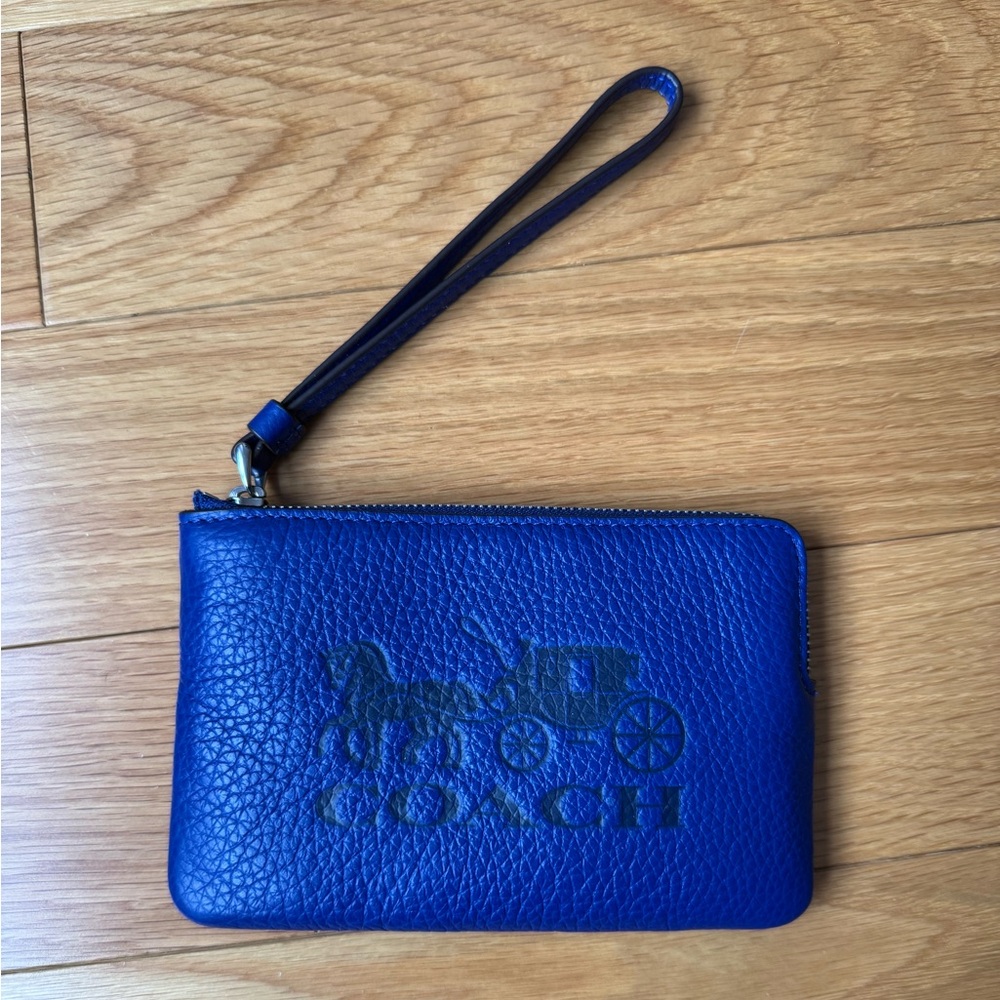 BRAND NEW, NEVER USED! Coach Pebble Leather Corner Zip Wristlet Wallet